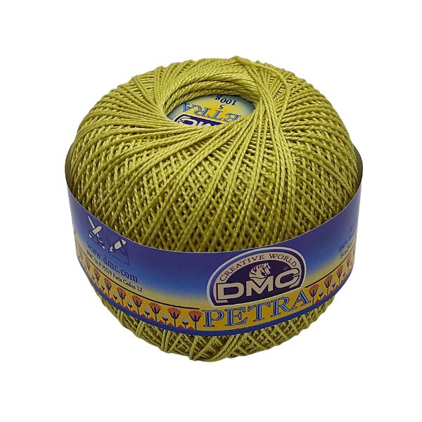 Cotone perlato da lavorare all'uncinetto o ai ferri per realizzare abbigliamento, corredini e accessori bimbi. Petra 5 é un filato 100% cotone a fibre lunghe e mercerizzato per renderlo morbido e setoso. Nella grossezza 5 ogni gomitolo da 100 grammi ha 420 metri di filato lavorabile con uncinetti 1,75-2,00 o ferri 2,5. Lavabile a 60°