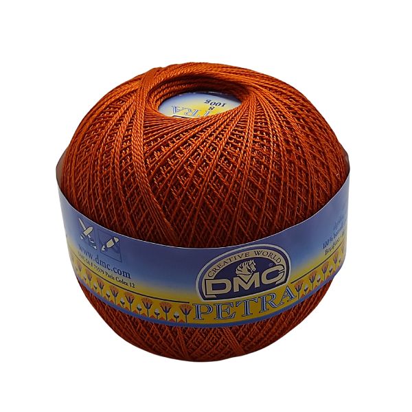 Cotone perlato da lavorare all'uncinetto o ai ferri per realizzare abbigliamento, corredini e accessori bimbi. Petra 8 é un filato 100% cotone a fibre lunghe e mercerizzato per renderlo morbido e setoso. Nella grossezza 8 ogni gomitolo da 100 grammi ha 840 metri di filato lavorabile con con uncinetti 1,25-1,50 o ferri 2.