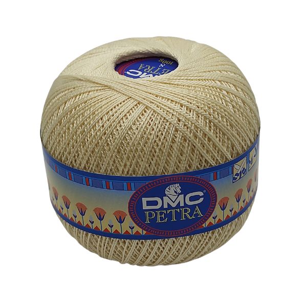 Cotone perlato da lavorare all'uncinetto o ai ferri per realizzare abbigliamento, corredini e accessori bimbi. Petra 8 é un filato 100% cotone a fibre lunghe e mercerizzato per renderlo morbido e setoso. Nella grossezza 8 ogni gomitolo da 100 grammi ha 840 metri di filato lavorabile con con uncinetti 1,25-1,50 o ferri 2. Lavabile a 60°