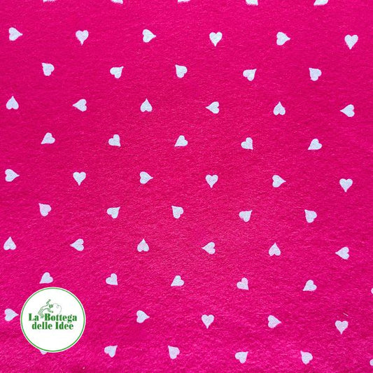 Pannolenci Asti 1 mm, fantasia di cuori bianchi su fondo fucsia