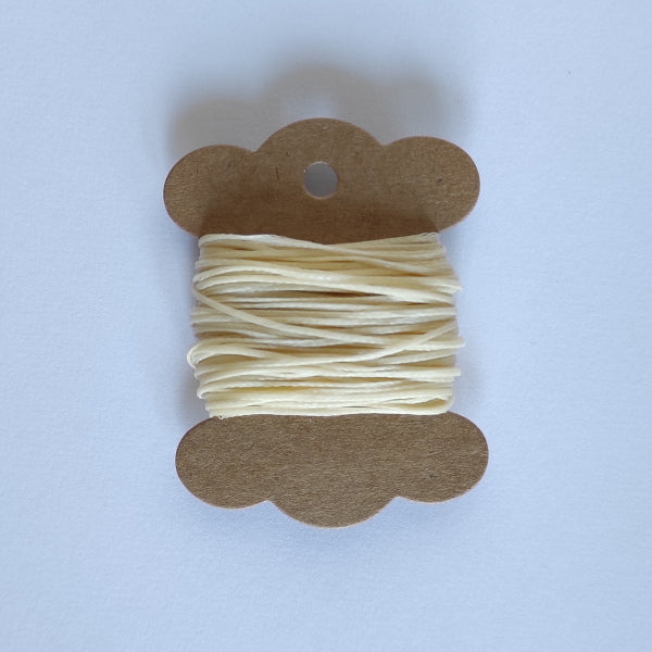Filo intrecciato piatto e cerato in poliestere 1 mm per cuciture robuste in legatoria, lavorazione del cuoio, etc. - Crema