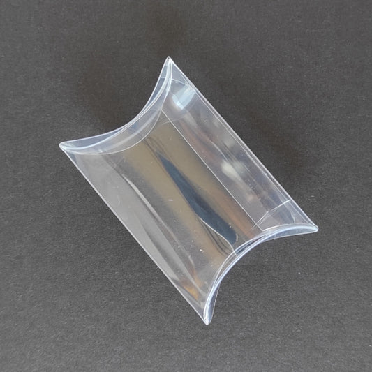 Bustina in PVC con apertura/chiusura in entrambe le estremità. Ideale per confezionare confetti, piccoli bonbon o anche piccoli oggetti (bigiotteria e altro). 