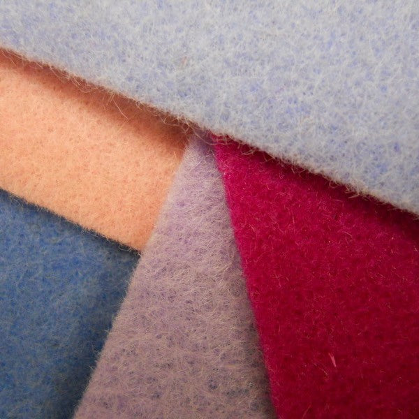 Feltro modellabile 2 mm in lana 90%, formato 30 x 30 cm, disponibile in diversi colori