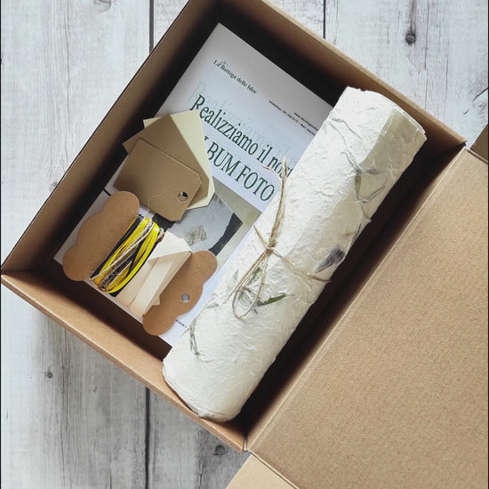 Kit completo per realizzare un album fotografico con copertina rivestita in carta di gelso con inserti floreali