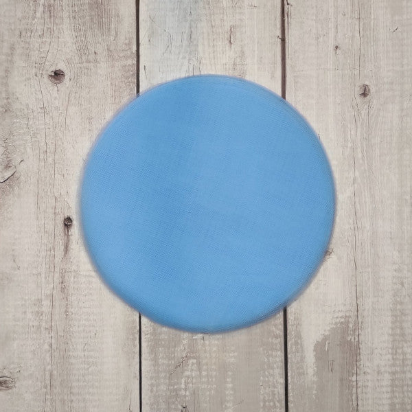 Tulle rotondo (diametro 23 cm) di produzione italiana ideale per confezionare bomboniere. Disponibile in confezione da 50 pezzi colore azzurro