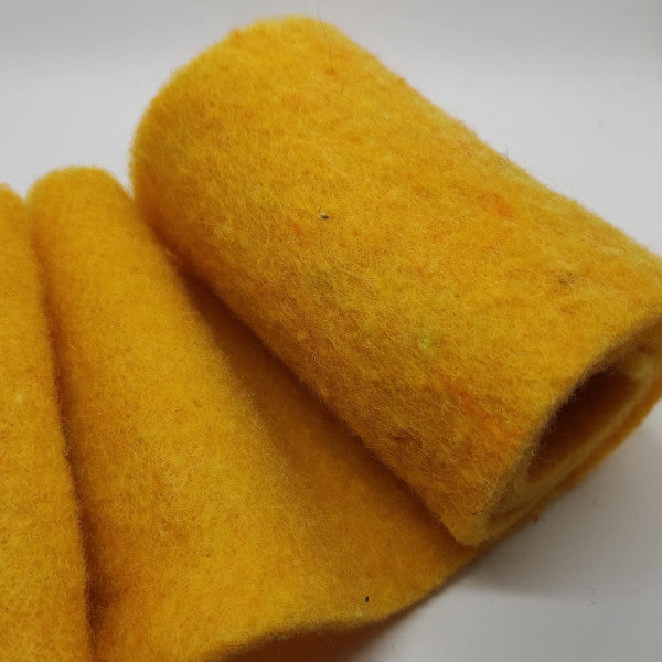 Tessuto di feltro in pura lana alto 15 cm, colore giallo mais