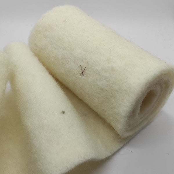 Tessuto di feltro in pura lana alto 15 cm, colore panna