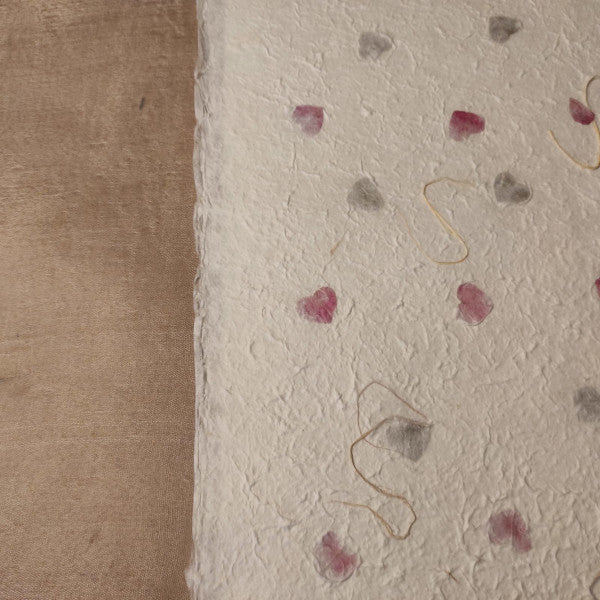 Album foto con carta di gelso con inserti floreali "petali colorati" e dorso in Lokta Wax Cotton terra