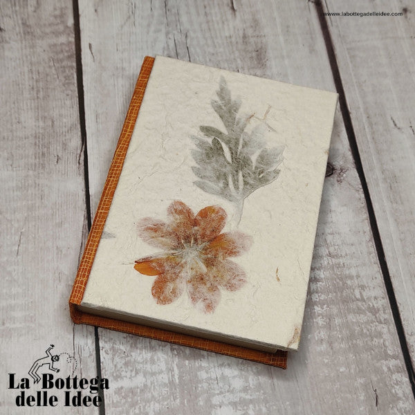 Agenda annuale piccola con copertina rivestita con carta artigianale 