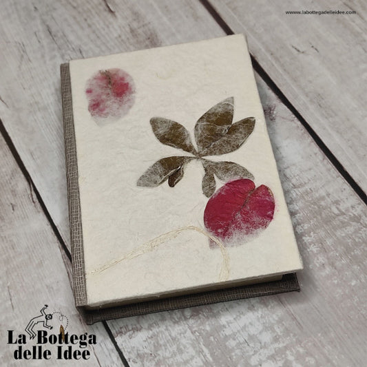 Agenda annuale piccola con copertina rivestita con carta artigianale 